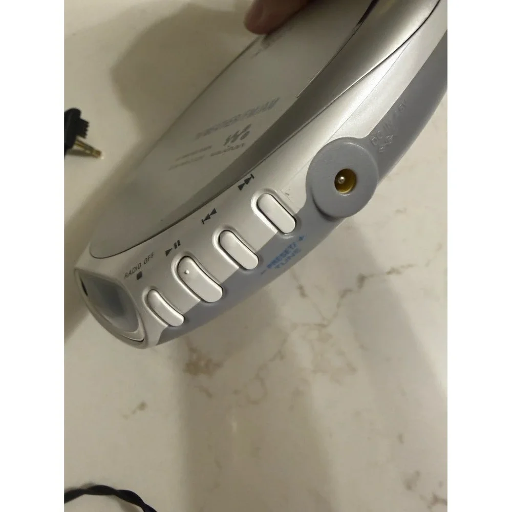 Sony D-FJ210 Portable CD Walkman Radio Silver Player TESTED w/ Remote & Case
